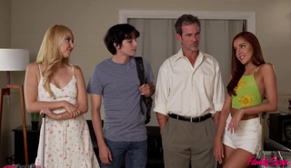 Безудержная оргия семьи в четвером: страсть, разврат, наслаждение!