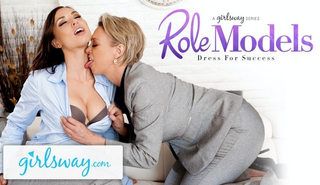 Лесбийский инцест: мама соблазнила дочь перед свиданием