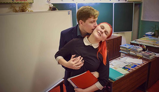 Школьник трахнул русскую училку на уроке