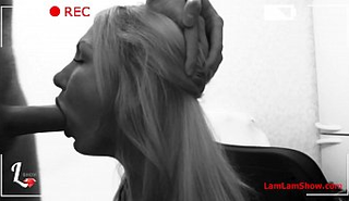 Жестко трахнул зрелую бабу на кухне после минета