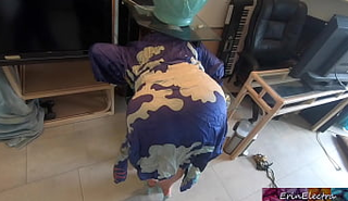 Сын трахнул в пизду свою мамашу, которая застряла