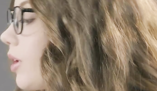 Мужчина ебет студентку в очках вместо обучения