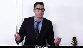 Жесткий групповой секс с дирижером и тремя горячими азиатками