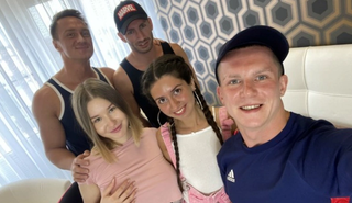 Жаркая вечеринка с двумя шлюхами и толстыми хуями