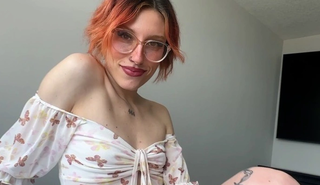 Похотливая няня соблазняет заблудившуюся домохозяйку