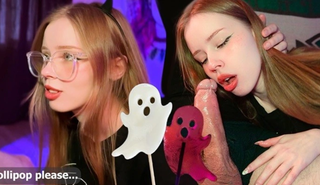 Шаловливая мачеха облизывает огромный член за сладкий леденец