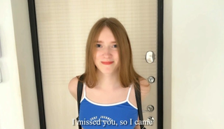 Шлюха-сводка внезапно зашла в гости на жесткий секс