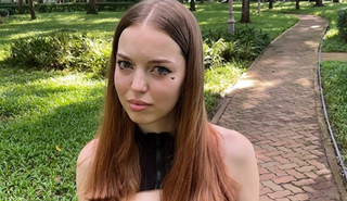 Молодая шлюха, только что совершившая 18 лет, согласилась на жесткий секс!