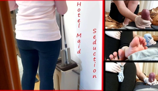 Шлюха поймала меня за нюхом ног и обработала хуй в перчатках