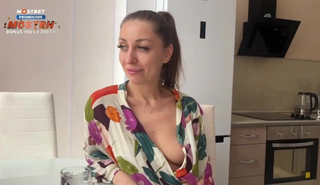 Брутально оттрахал мамку друга и кончил в ротик