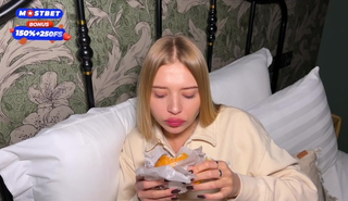 Кремпай в чизбургере для моей горячей шалуньи-сестрички